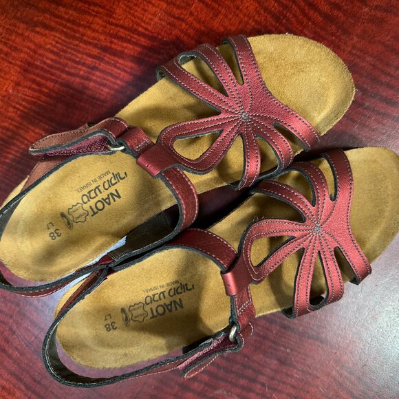 Naot LIKE NEW Rachel Shimmery Red Sandals Size 38 - Picture 2 of 9